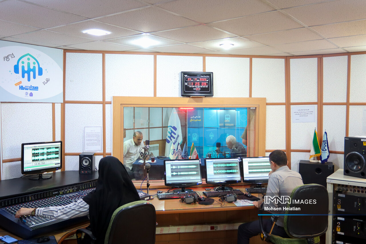 ۱۴ سال بر امواج رادیو، همنوا با مردم شهر