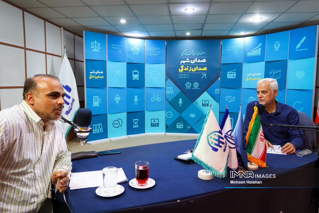 ۱۴ سال بر امواج رادیو، همنوا با مردم شهر