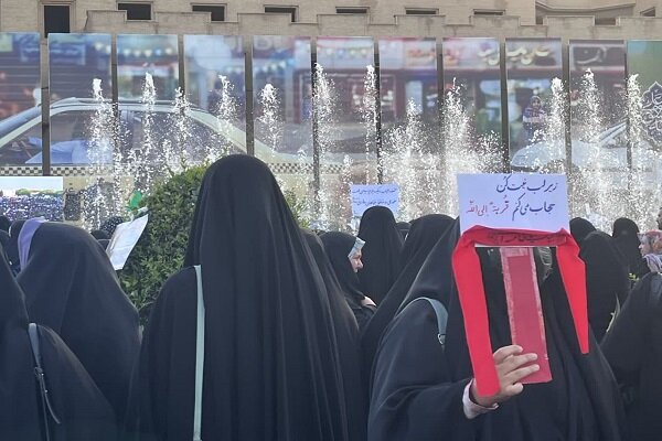 سنگ تمام نصف جهان برای حمایت از حجاب و بنیان خانواده
