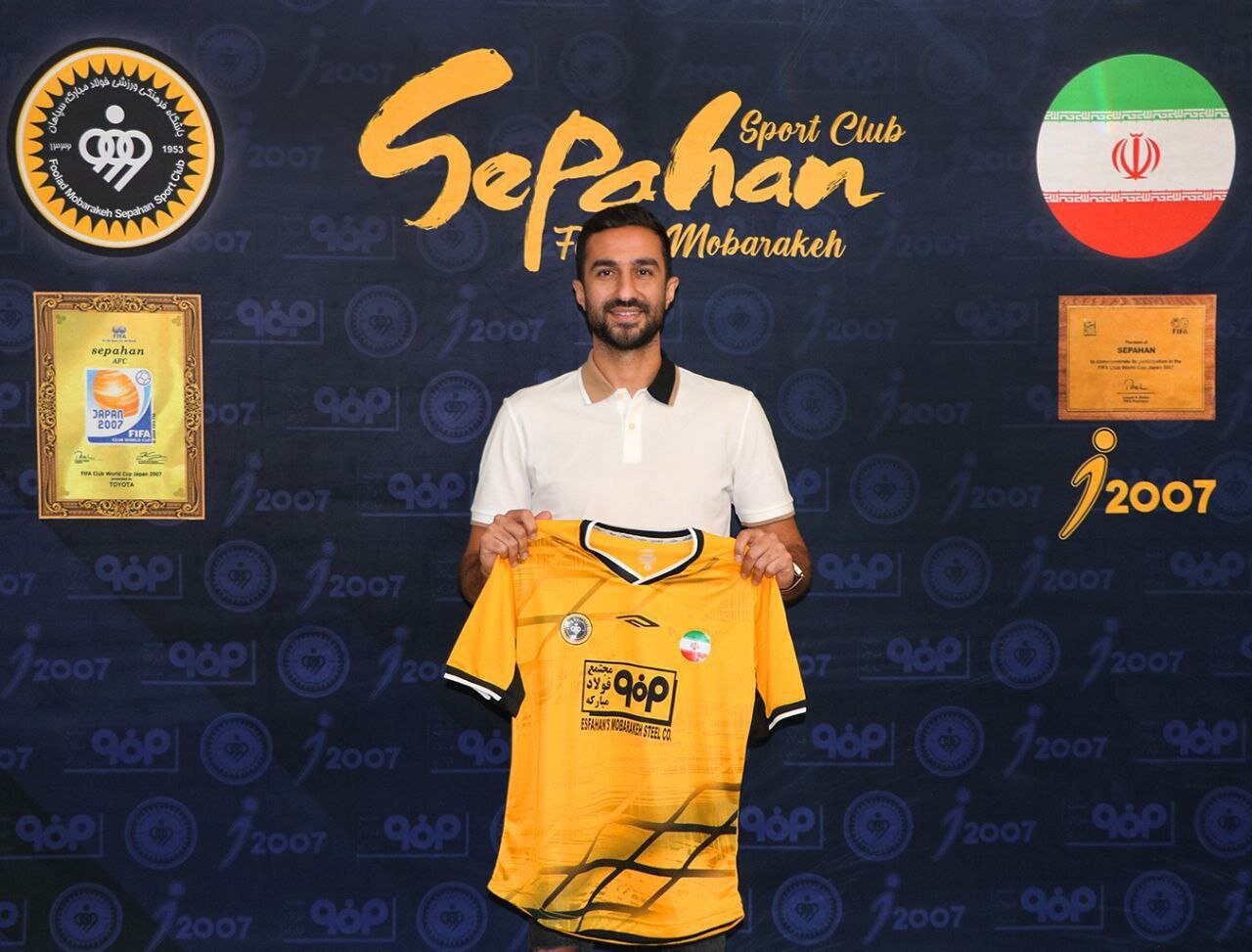 خیال آسوده مورایس از خطحمله آتشین طلاییپوشان / جذب یک هافبکدفاعی برای سپاهان واجب است