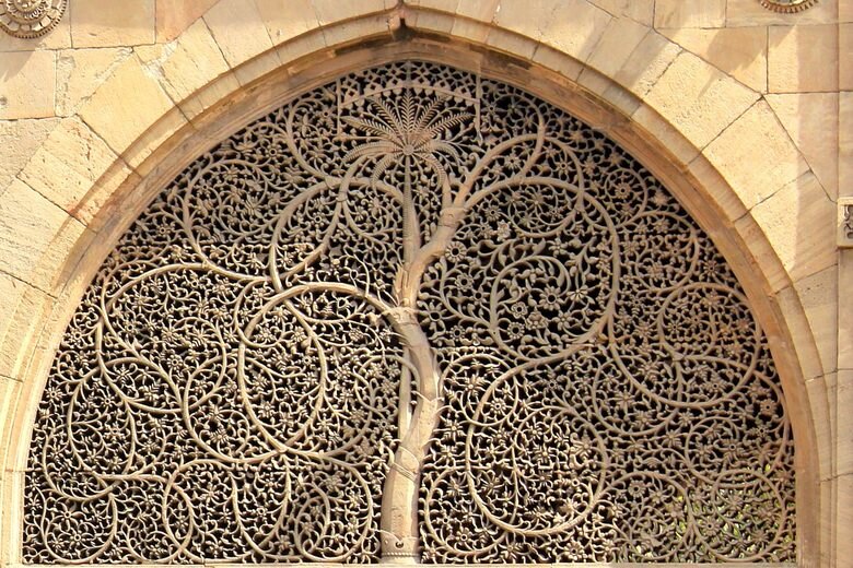 نقش عناصر معماری سنتی در خنکسازی شهرها