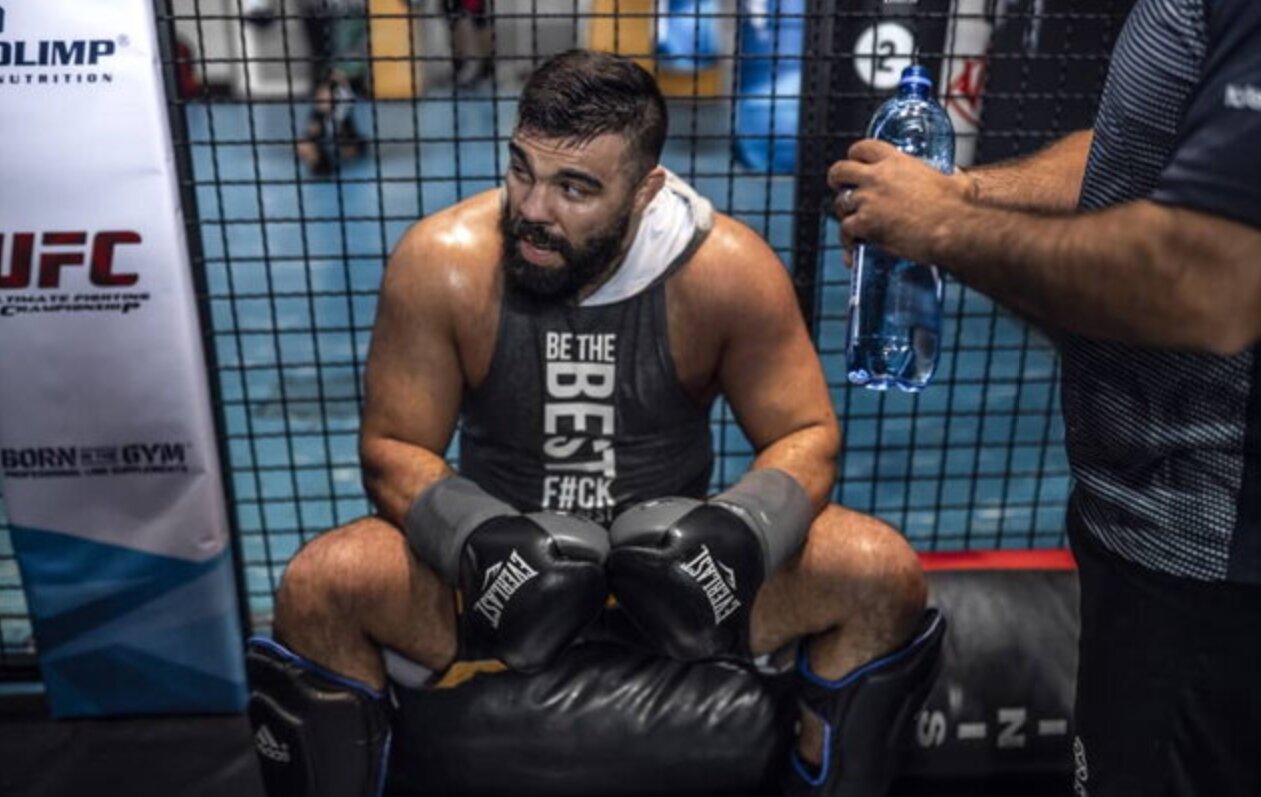 پیروزی آسان علی‌اکبری مقابل مبارز کانادایی در MMA + فیلم