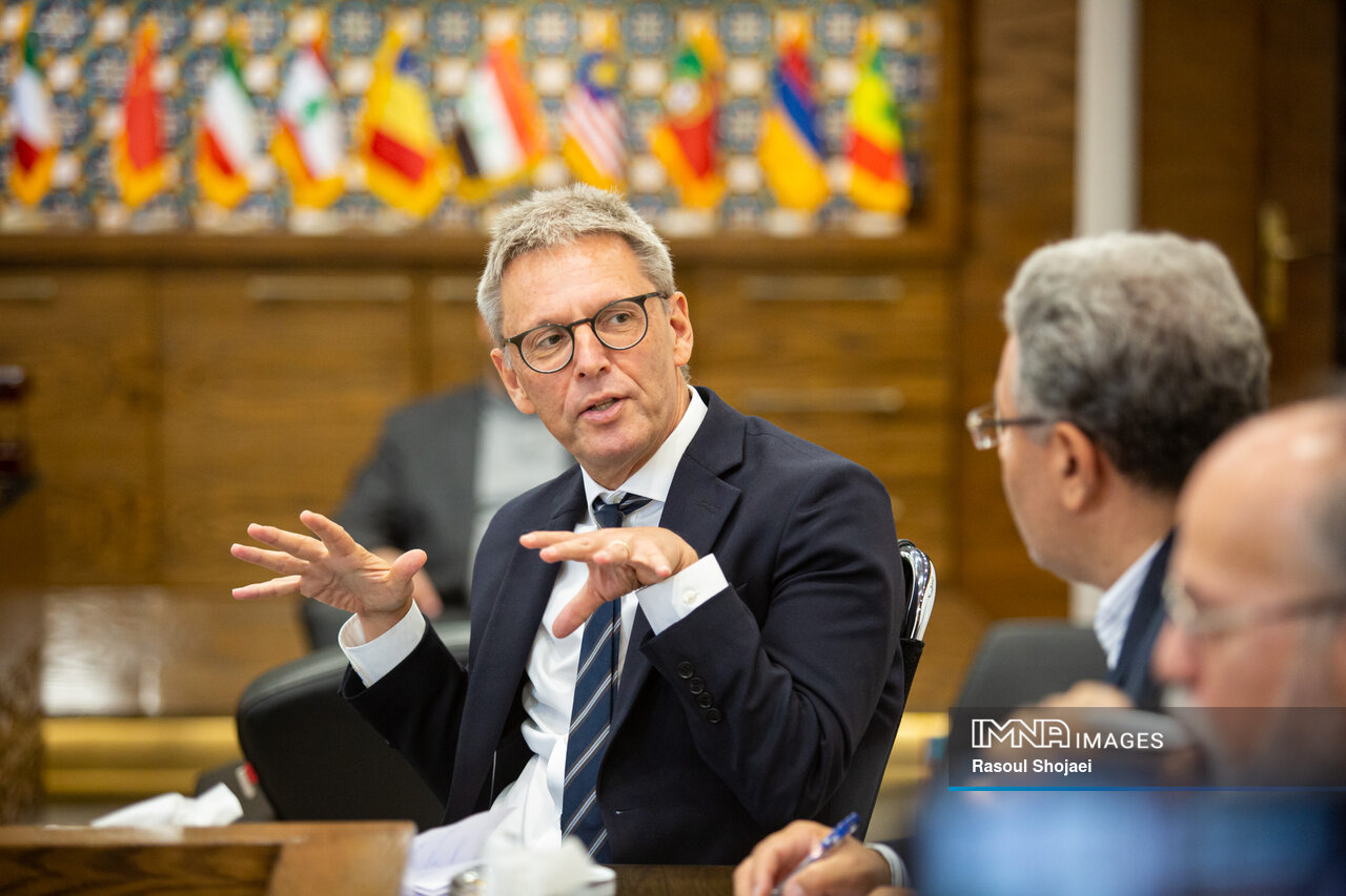 آماده همکاری با اصفهان در زمینه انرژی و آب هستیم