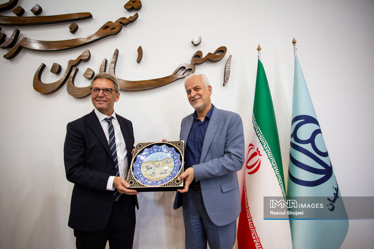آماده همکاری با اصفهان در زمینه انرژی و آب هستیم