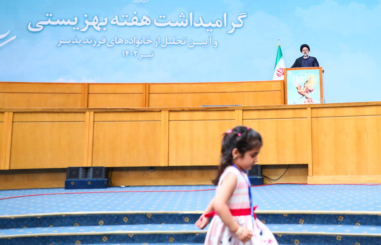 چند قاب از حضور کودکان حین سخنرانی رئیس جمهور