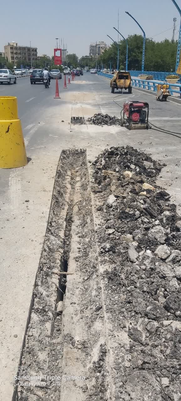 جزئیات اصلاح حفرههای پل بزرگمهر اصفهان + عکس