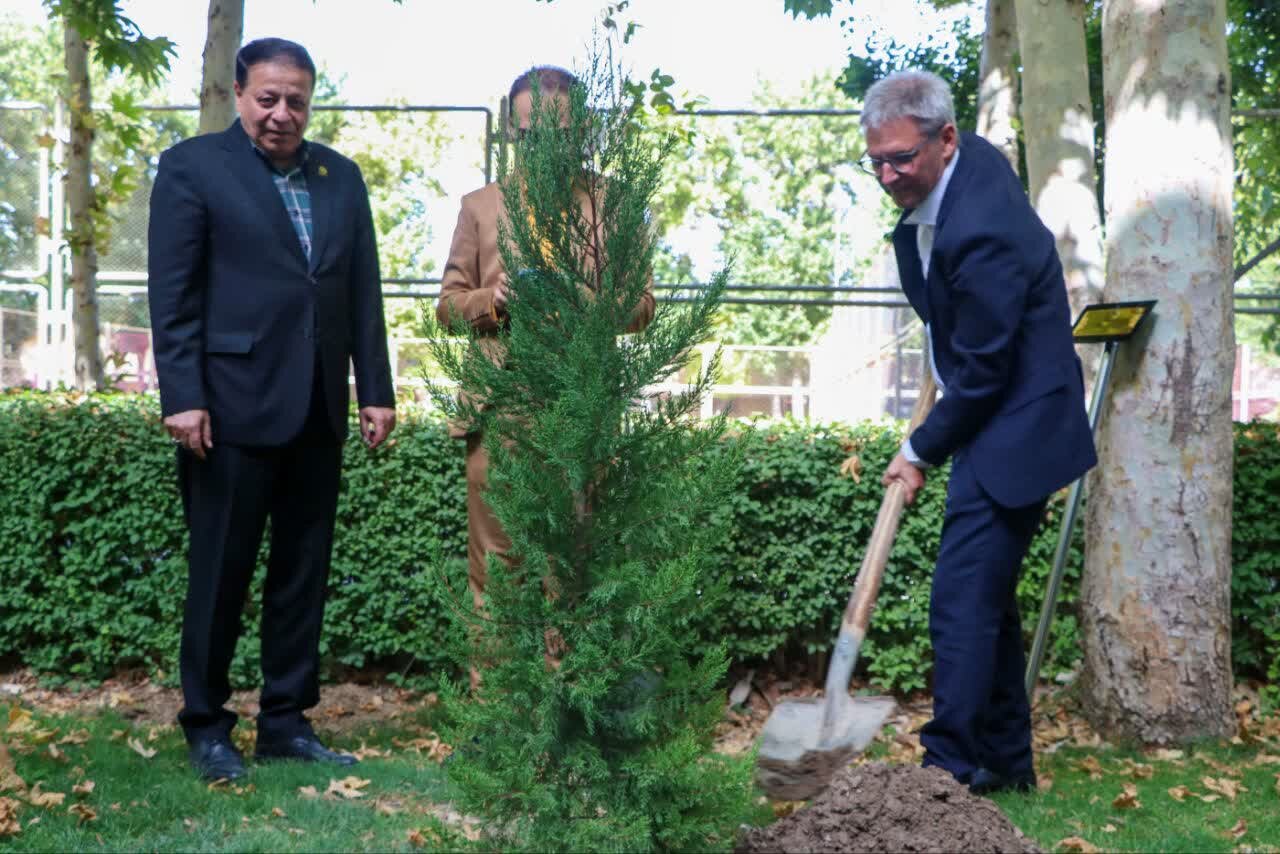 سفیر دانمارک از باشگاه سپاهان بازدید کرد+عکس