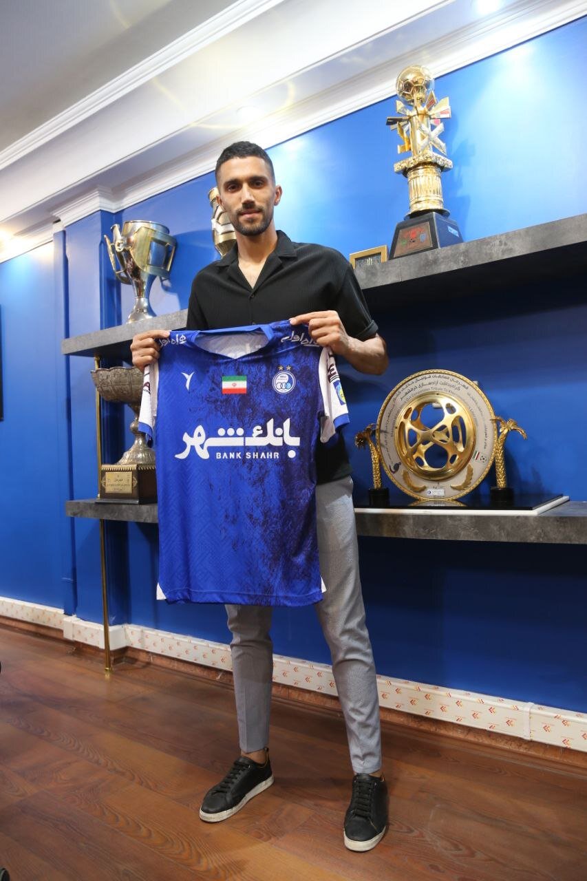 حسینی با استقلال سفید امضا کرد+ عکس