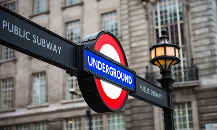 چرا ایستگاه‌های متروی لندن بدون پله می‌شود؟