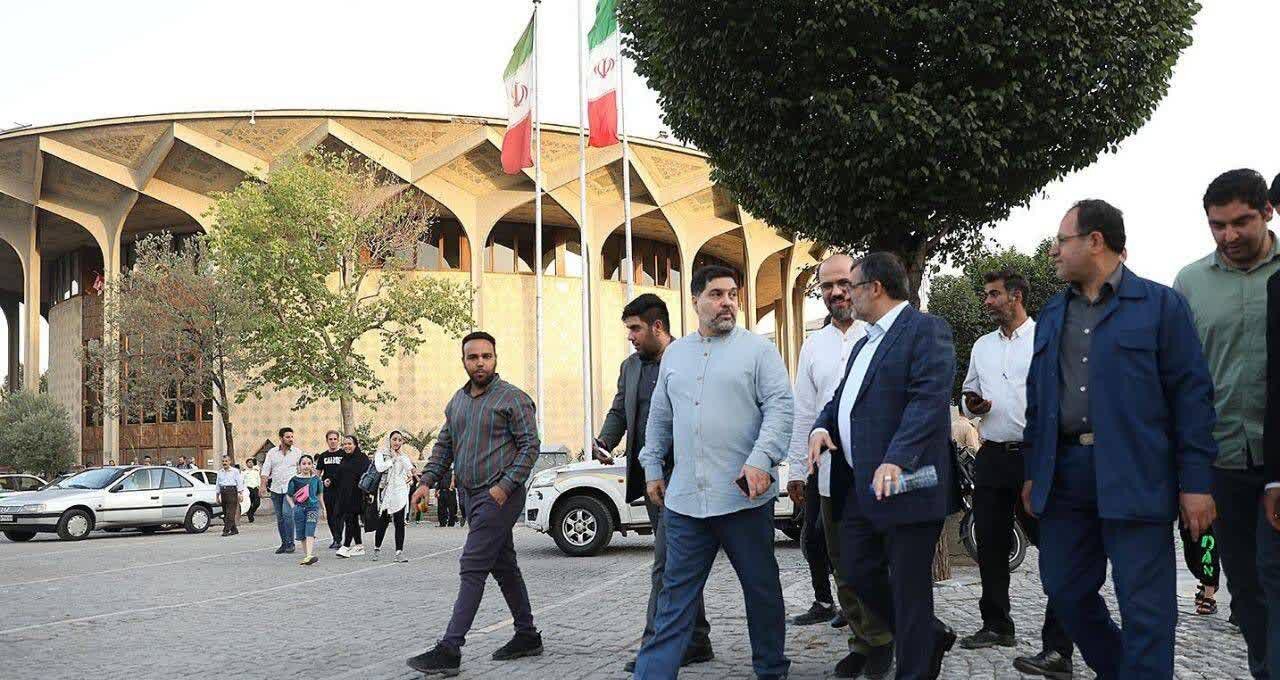 دست‌فروشان اطراف تئاتر شهر تهران ساماندهی شدند