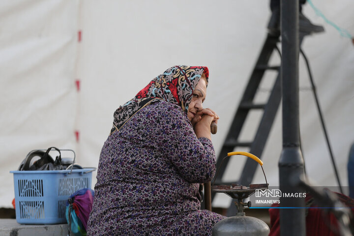 اهتزاز پرچم متبرک اباعبدالله الحسین(ع) دز مجتمع گردشگری صفه