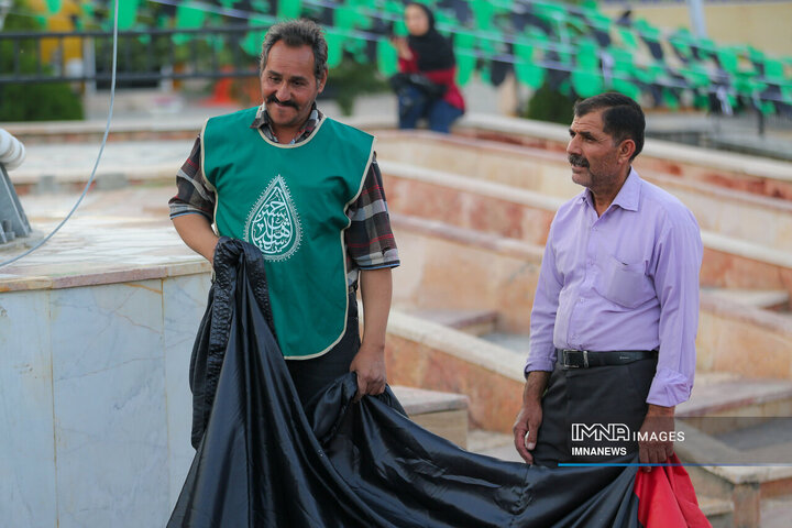 اهتزاز پرچم متبرک اباعبدالله الحسین(ع) دز مجتمع گردشگری صفه