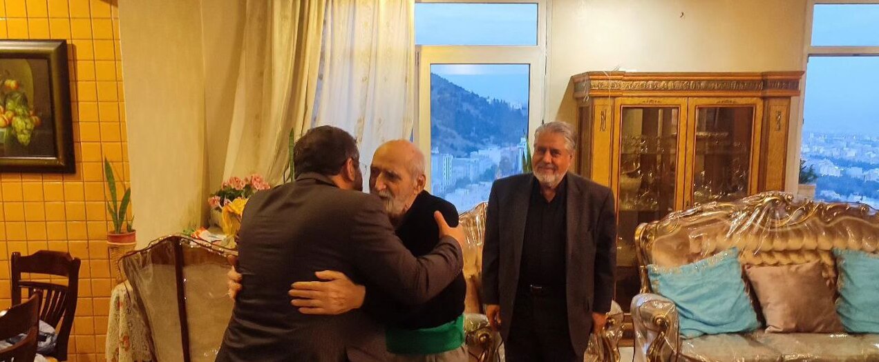 عیادت وزیر ارشاد از پیرغلام اهل‌بیت(ع) + عکس و فیلم