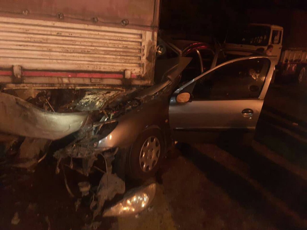 تصادف مرگبار ۲۰۶ با کامیون در تهران