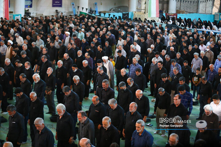 اقامه نماز ظهر عاشورا در سراسر ایران اسلامی