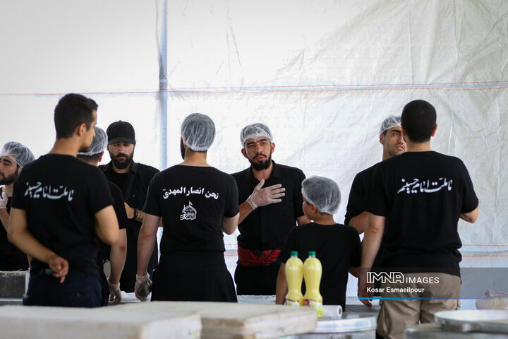 پخت ۷۲ دیگ غذای نذری در اردوگاه الغدیر تبریز
