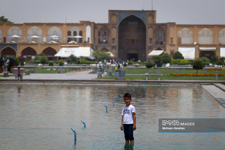 Isfahan swelters as heat wave hits Iran

