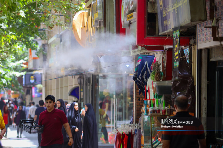 Isfahan swelters as heat wave hits Iran

