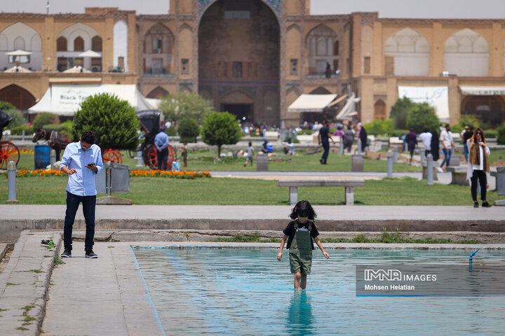 Isfahan swelters as heat wave hits Iran
