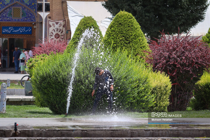 Isfahan swelters as heat wave hits Iran
ان