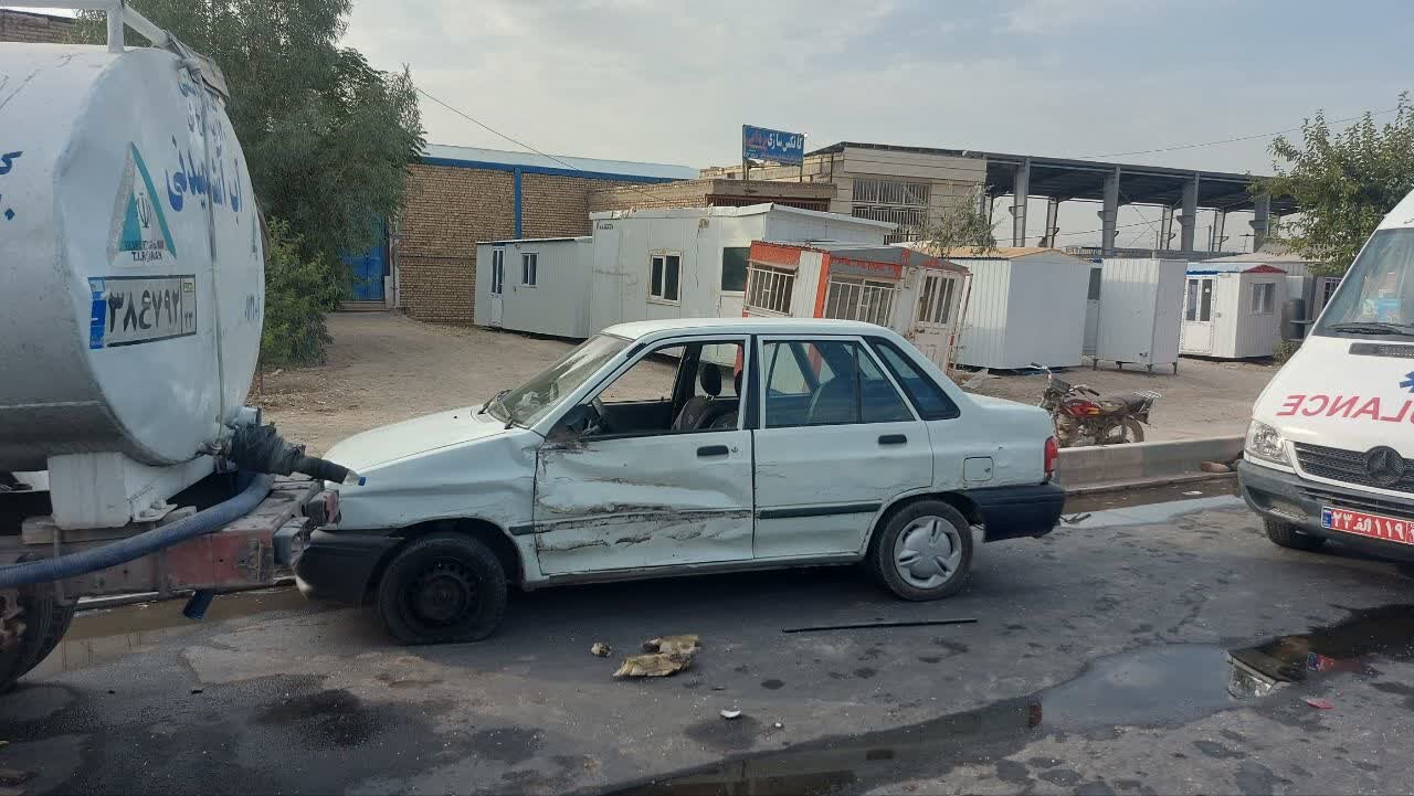 تصادف زنجیره‌ای ۱۰ خودرو در بلوار سردار سلیمانی خمینی شهر + عکس و فیلم