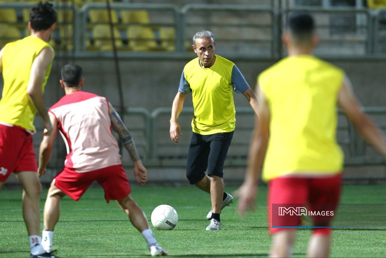 برپایی تمرین سرخپوشان پایتخت بعد از استراحت یکروزه / گلمحمدی پا بهتوپ شد + عکس