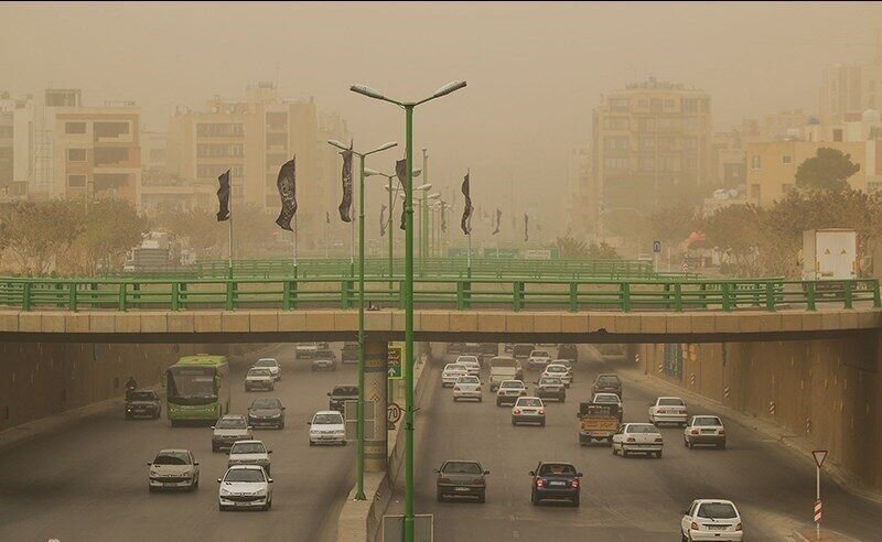ادارات و آموزشگاه‌های استان قم به علت آلودگی هوا تعطیل شدند