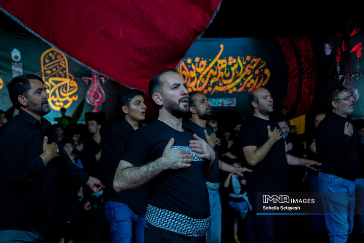 عزدارای شب هشتم ماه محرم در هیئت رهپویان وصال شیراز