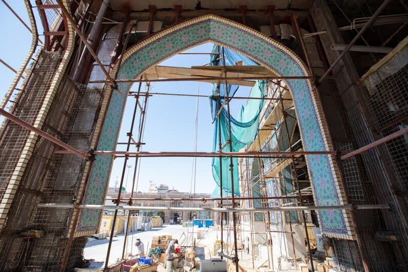 صحن حضرت زینب(س) در کربلا به مرحله کاشیکاری رسید + تصاویر