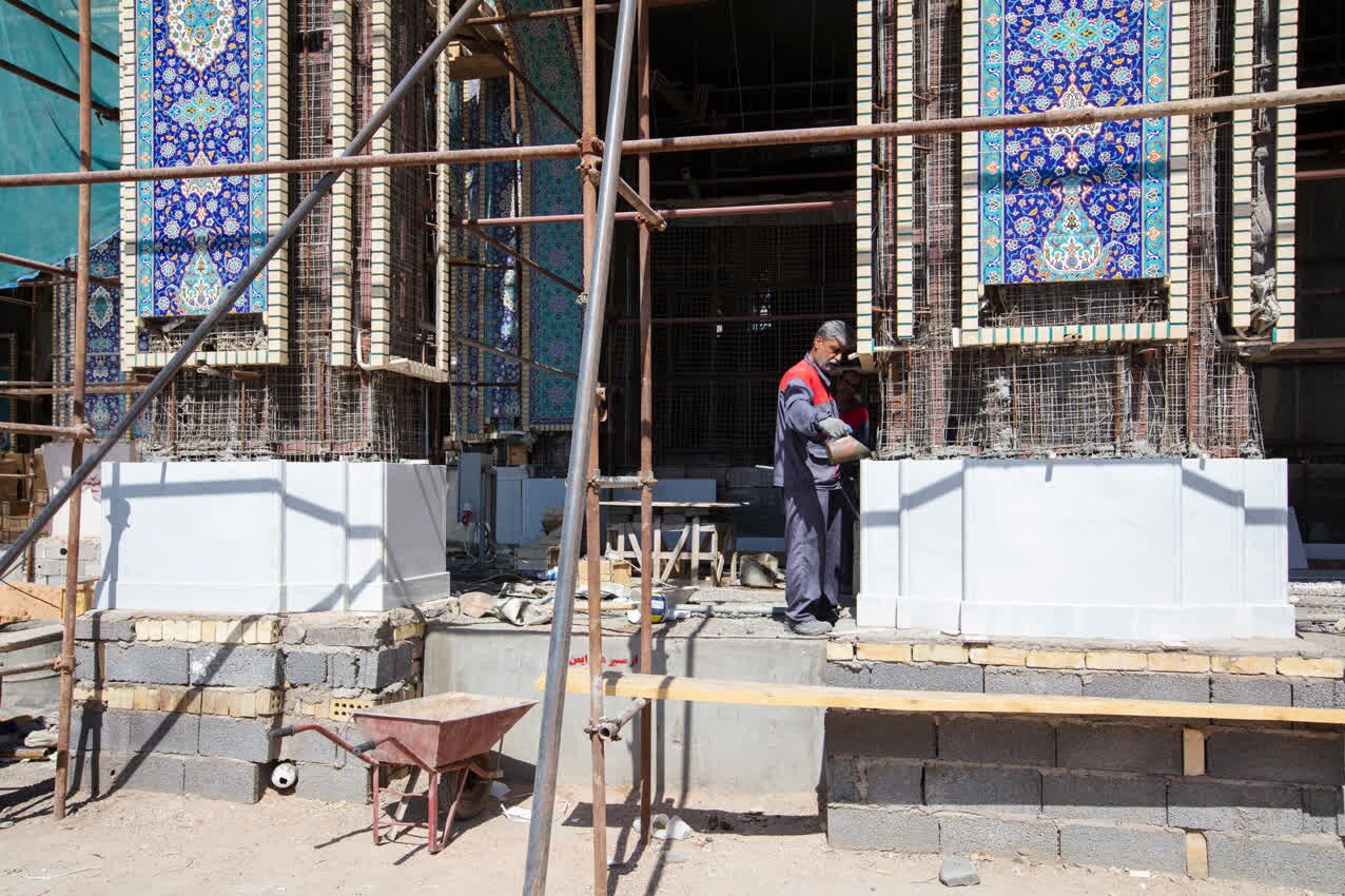 صحن حضرت زینب(س) در کربلا به مرحله کاشیکاری رسید + تصاویر