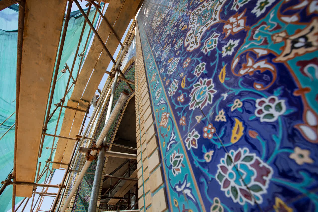 صحن حضرت زینب(س) در کربلا به مرحله کاشیکاری رسید + تصاویر