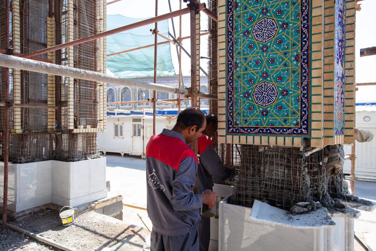 صحن حضرت زینب(س) در کربلا به مرحله کاشیکاری رسید + تصاویر