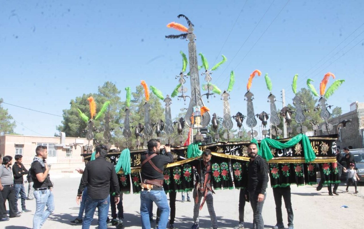 همهچیز درباره آیین طوقگردانی و نخلگردانی+ تصاویر