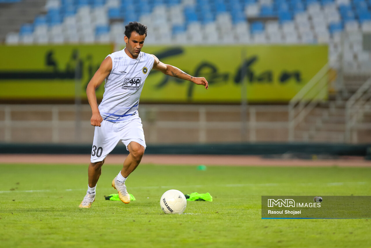 خیال آسوده مورایس از خطحمله آتشین طلاییپوشان / جذب یک هافبکدفاعی برای سپاهان واجب است