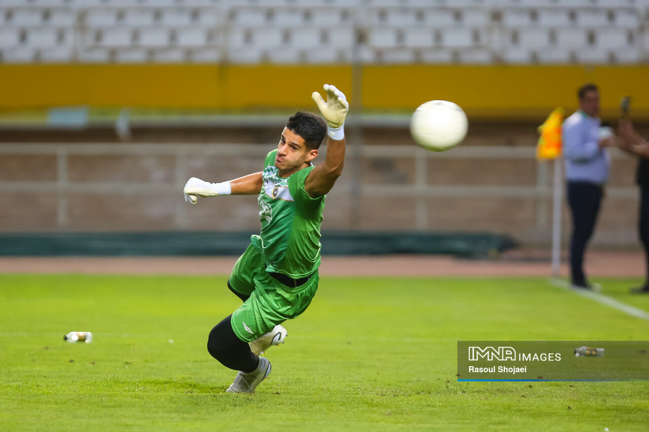 خیال آسوده مورایس از خطحمله آتشین طلاییپوشان / جذب یک هافبکدفاعی برای سپاهان واجب است