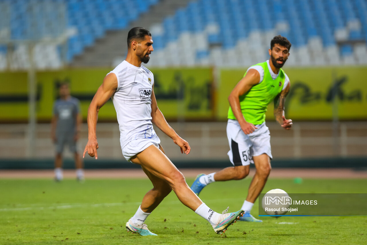 خیال آسوده مورایس از خطحمله آتشین طلاییپوشان / جذب یک هافبکدفاعی برای سپاهان واجب است