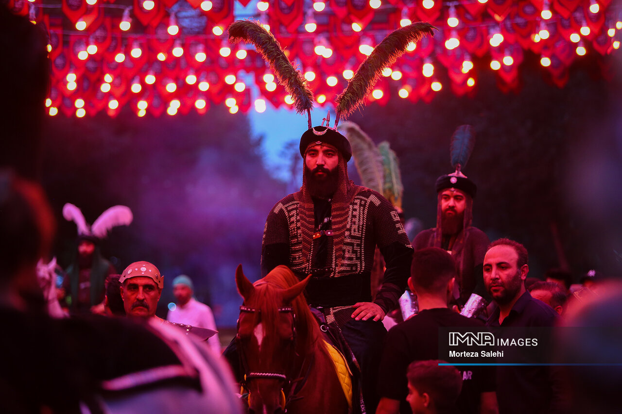 نمایش نمادین ورود کاروان امام حسین(ع) به کربلا در مبارکه