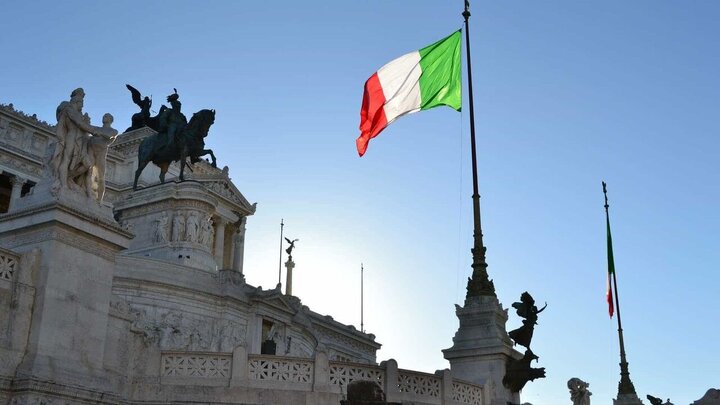 دعوت از سرکرده گروهک تروریستی منافقین به ضرر ایتالیایی‌ها تمام می‌شود