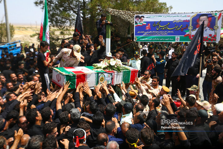 تشییع شهید مدافع وطن در ورزنه