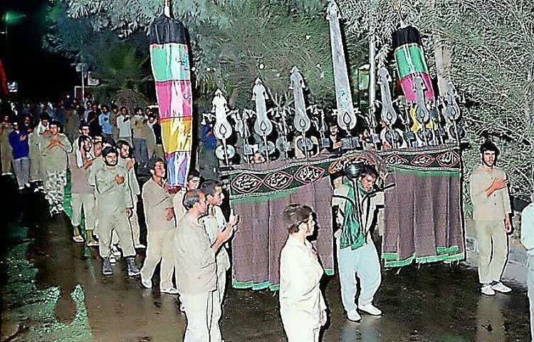 نوای عاشورایی مداحان و شور حسینی رزمندگان