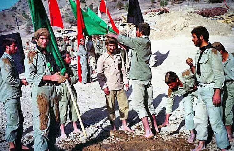 نوای عاشورایی مداحان و شور حسینی رزمندگان