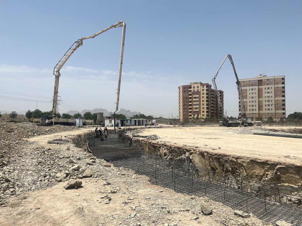 عملیات بتنریزی فونداسیون بازار گلهای آپارتمانی و باغ و باغچه اصفهان آغاز شد