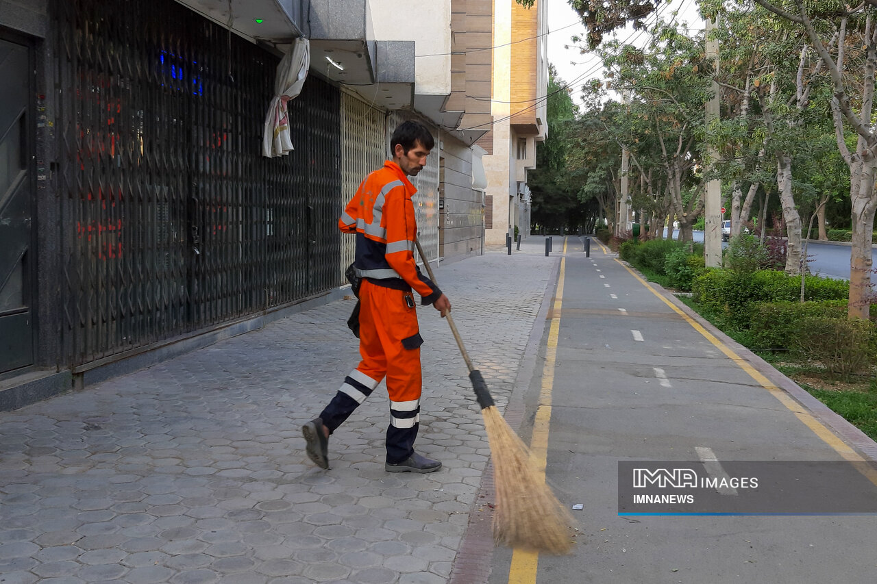 دستانی که غبار از چهره شهر میزداید