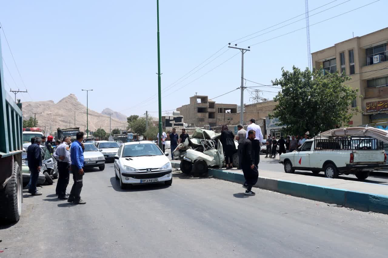 تصادف زنجیرهای ۳ خودروی سواری سبک، کامیون و تریلی در محدوده پل اندیشه + عکس