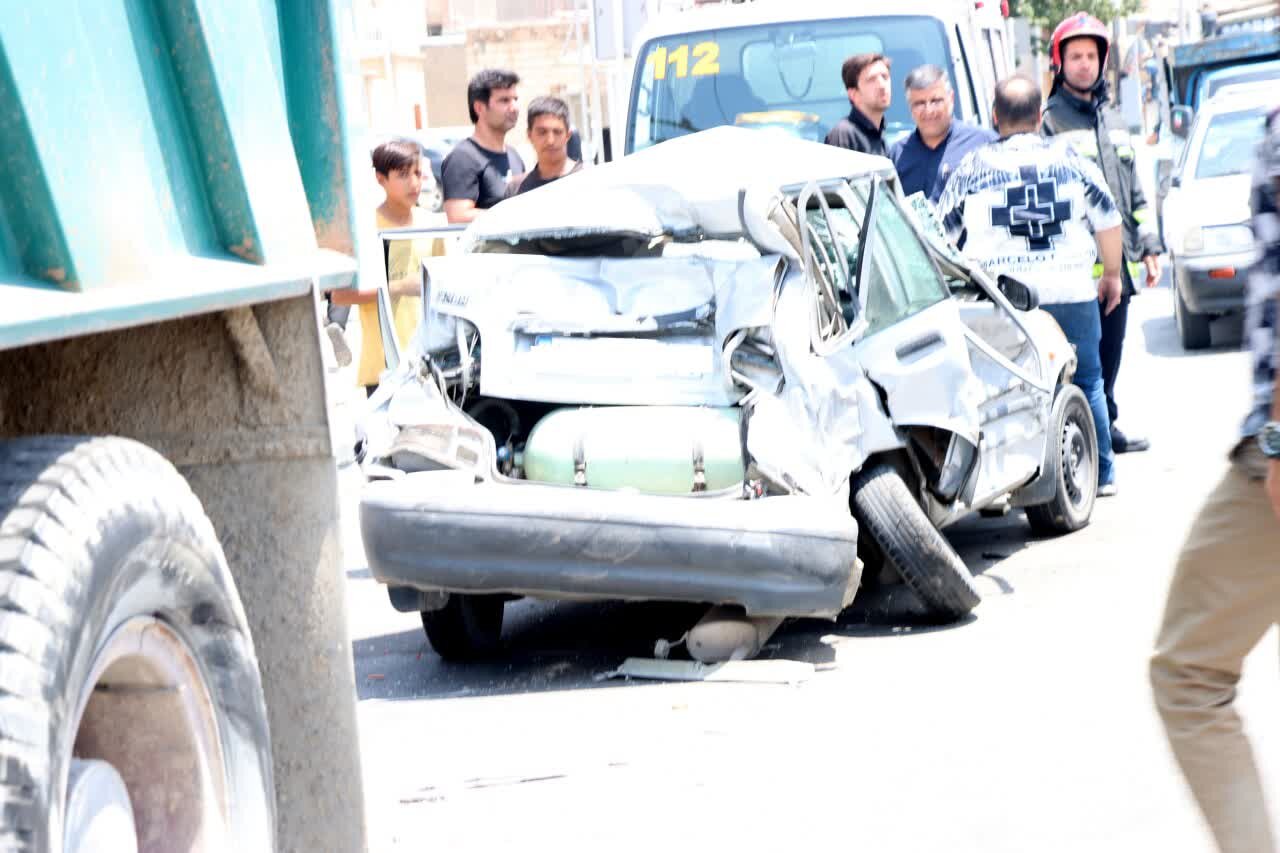 تصادف زنجیرهای ۳ خودروی سواری سبک، کامیون و تریلی در محدوده پل اندیشه + عکس