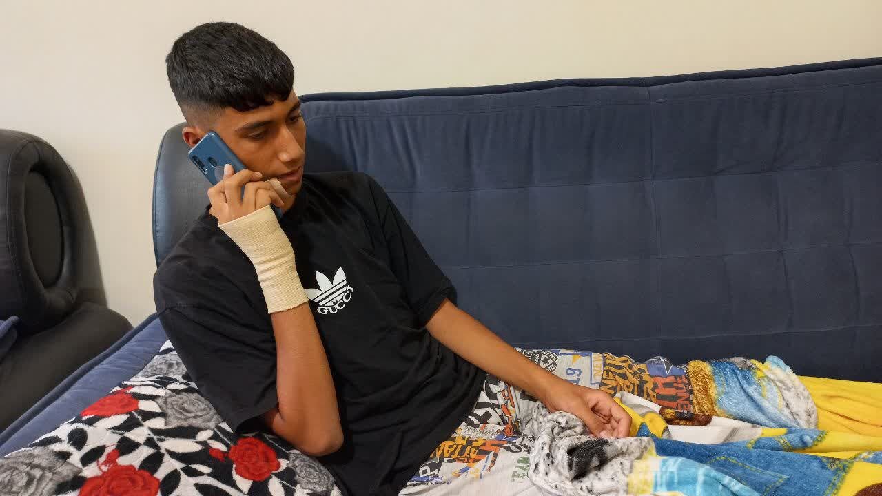 عیادت مسئولان باشگاه ذوبآهن از بازیکنان مصدوم حادثه رانندگی+عکس