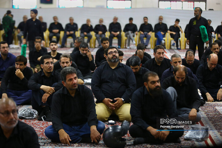 مراسم عزاداری تاسوعای حسینی در گلستان شهدای اصفهان