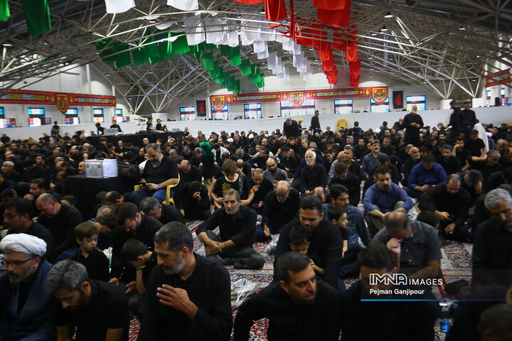 مراسم عزاداری تاسوعای حسینی در گلستان شهدای اصفهان