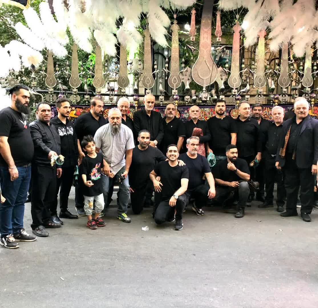 حضور محمدرضا طالقانی و نائب رئیس فدراسیون فوتبال در مراسم علمبرداری حسینیه بیت العباس+عکس