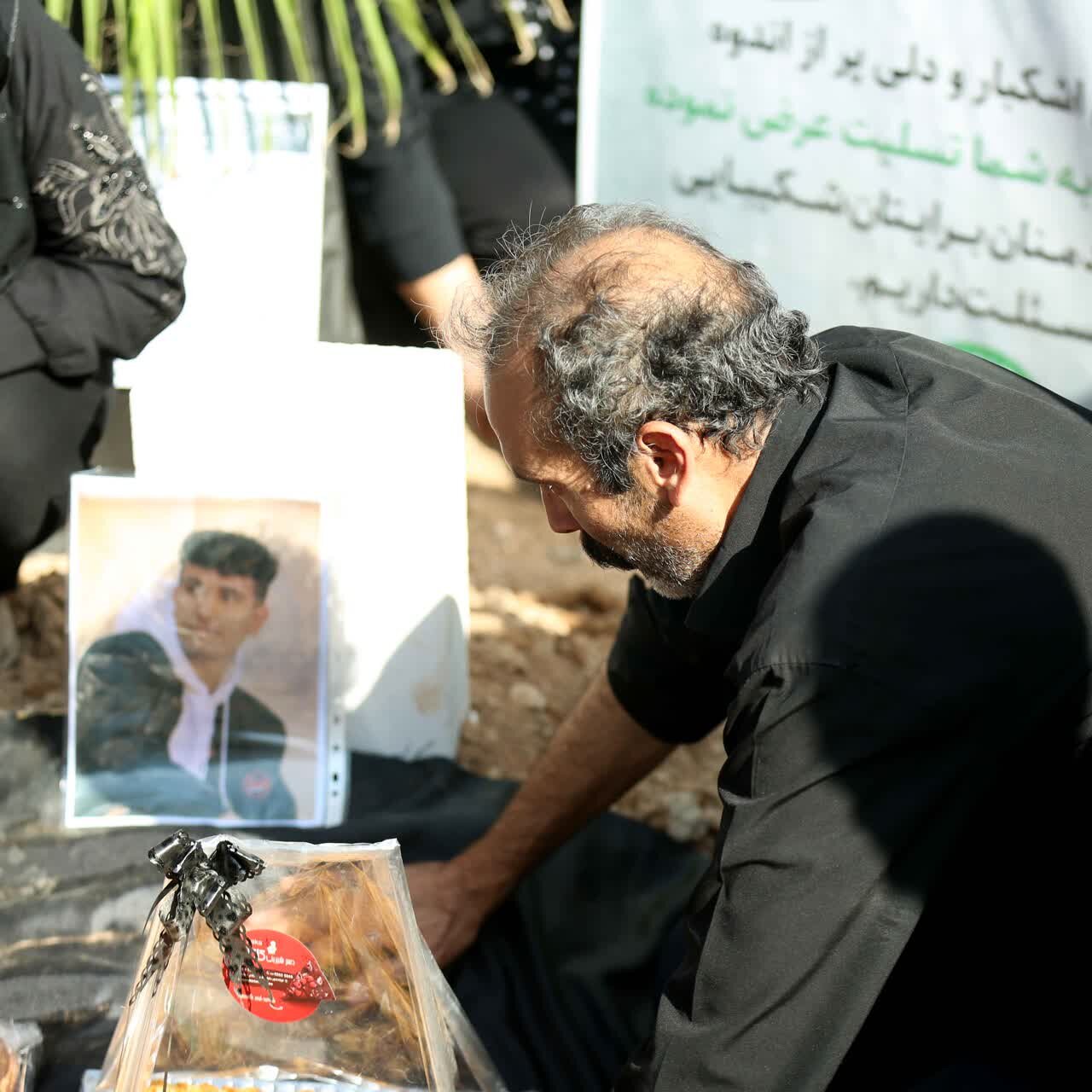 حضور مدیرعامل ذوبآهن در مراسم تشییعجنازه بازیکن آکادمی فوتبال این باشگاه +عکس